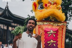 小吧现场直击😊蒙克中国行day1🎬品茶 练习咏春 感受舞狮文化图片
